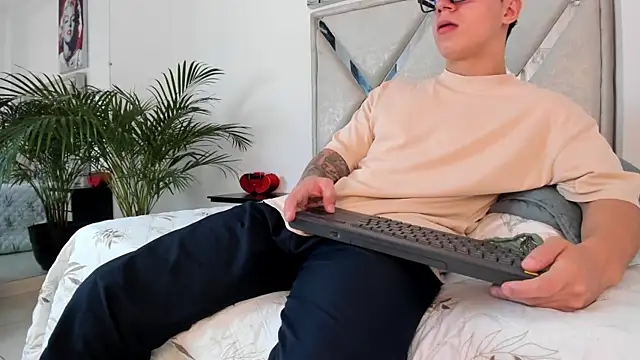 Liam saint online show from February 27, 1:12 pm