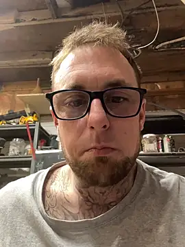 WIDBIGWHITECOCK online show from March 8, 4:38 am