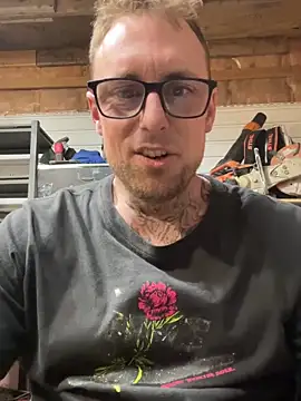 WIDBIGWHITECOCK online show from February 18, 5:38 am