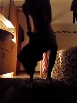 Snapshot of Erz84 chatting on October 22, 10:02 pm Erz84 online show from October 22, 10:02 pm