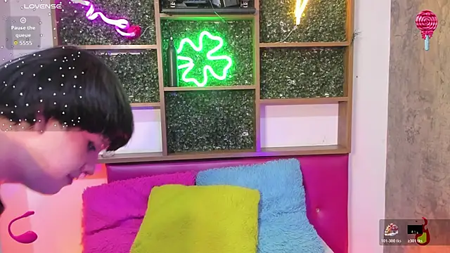 Hiddenhotcake online show from January 5, 8:01 pm