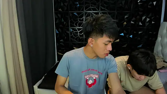 davincihugecock online show from March 28, 5:46 pm