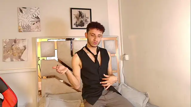 Curlystartt online show from January 15, 1:58 pm