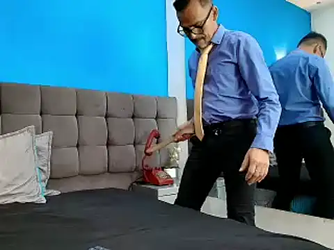 Oswalldo   online show from April 8, 12:04 pm