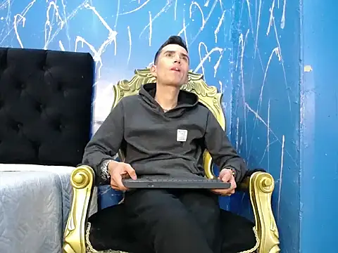 Iam Smith  online show from February 17, 3:49 am