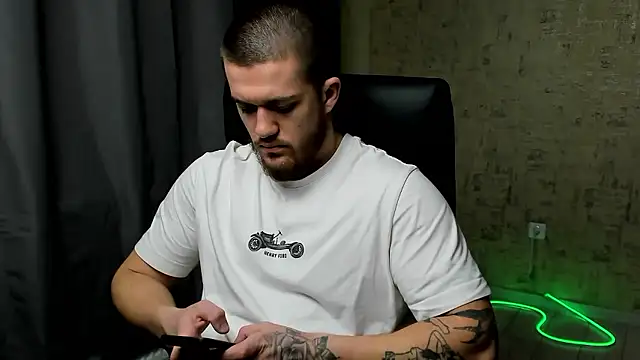 Well boy online show from January 13, 6:56 pm