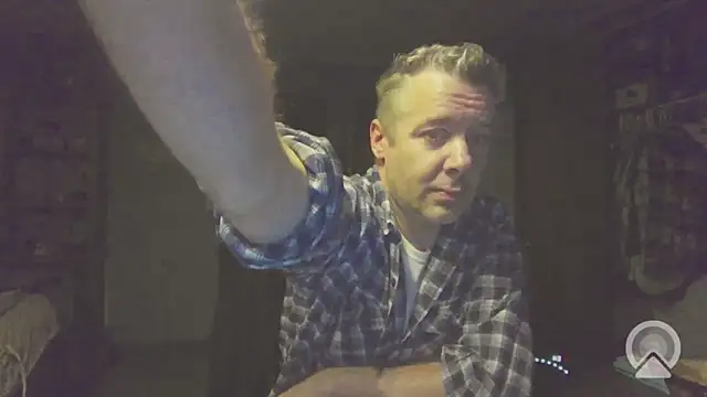 chrisw8140 online show from April 8, 3:18 am