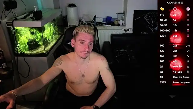 Rayzel White online show from April 6, 9:04 pm