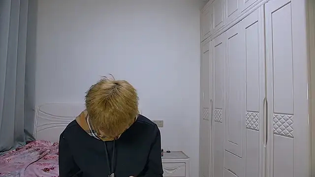 Chocolates-001 online show from February 8, 12:32 pm