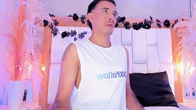 Mr aronnn  online show from February 6, 2:41 am