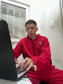 santiObrero online show from May 28, 7:23 pm
