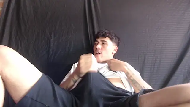 Andres1037 online show from February 9, 4:33 pm