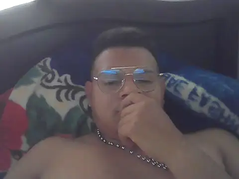 Morenoblasquez online show from June 18, 9:31 pm