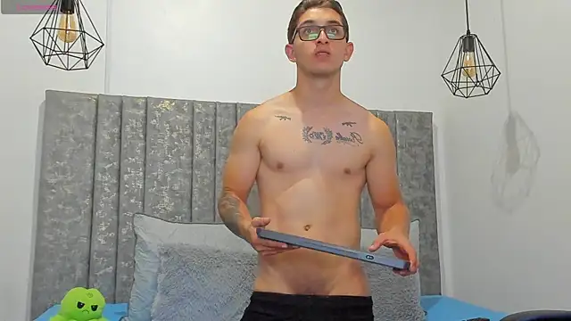 Calvin Hunter online show from July 8, 3:10 am