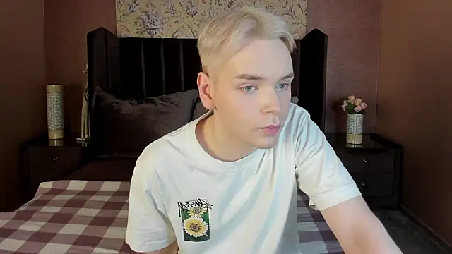 Je Salvatore online show from February 28, 7:07 am