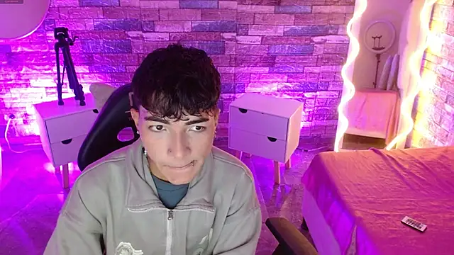 osamu tay online show from February 27, 11:44 am