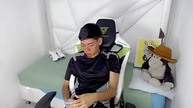 Liarr  online show from February 13, 8:03 pm