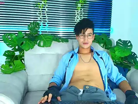 ThiiagoSaeenz online show from March 16, 2:40 am