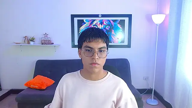 Maecum18 online show from April 15, 9:04 pm