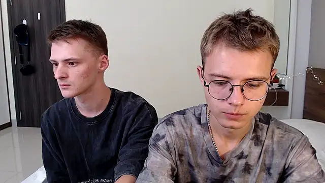 NikiKerryCum online show from April 18, 9:43 am