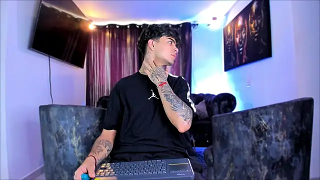 miguel aguirre  online show from February 24, 1:01 pm