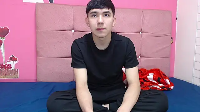 massimoferrera303av online show from February 16, 6:28 pm