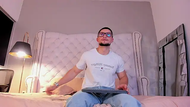 valenssio moretti online show from March 15, 4:42 am