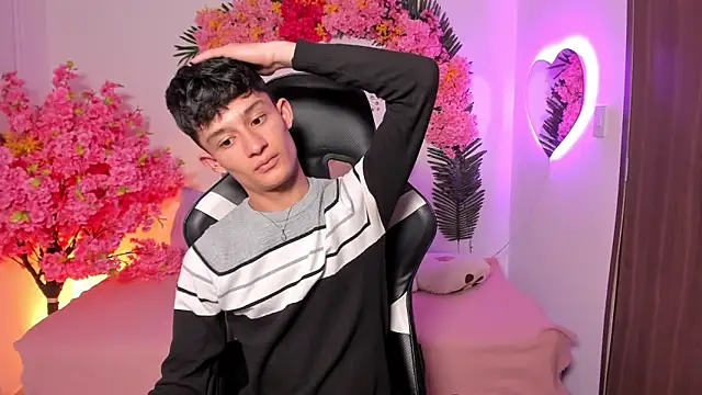 Patrick Howland  online show from April 11, 9:18 pm