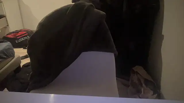 raoulbtnbois online show from May 22, 11:32 pm