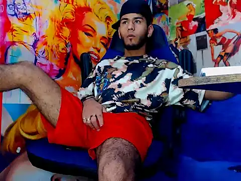 warmNoah online show from April 11, 6:55 pm