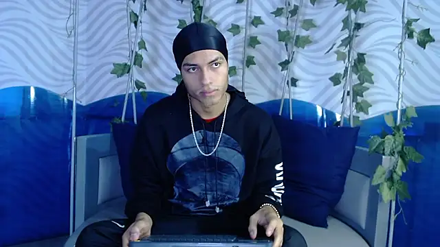 ItsZairen online show from March 16, 5:44 am