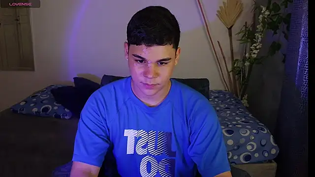 eithan jonnes online show from April 16, 8:31 pm