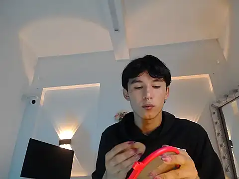 jullian ricci online show from April 8, 9:01 pm