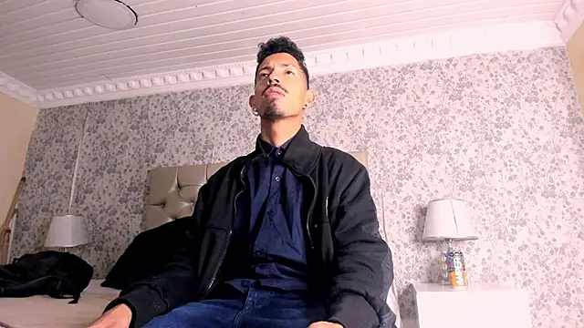 NoaahTylor online show from April 6, 3:03 am