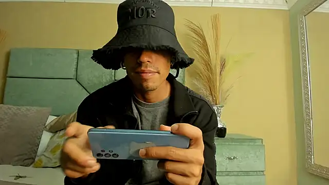 NoaahTylor online show from May 16, 10:36 am