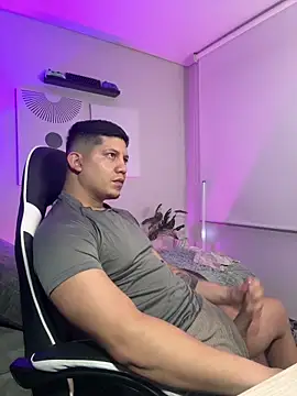  robertobaggioo online show from April 1, 1:13 pm