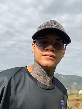 Maxtor  online show from February 26, 12:50 pm