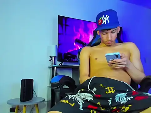 Lyam Russo online show from March 20, 8:51 am