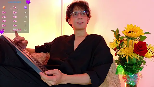 lui x dust online show from April 3, 4:31 am