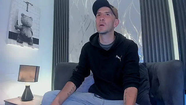 Milanwhite  online show from February 20, 12:07 pm