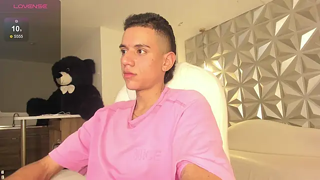 dominicjonnes online show from March 4, 8:27 pm