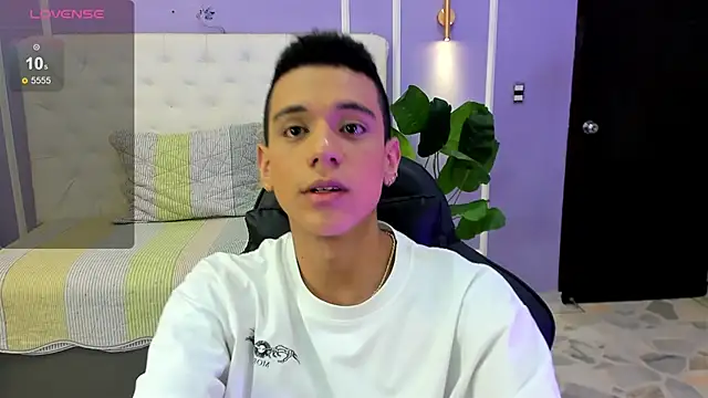 dominicjonnes online show from February 28, 7:35 pm