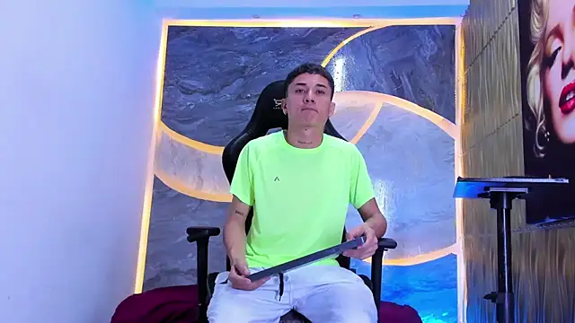 Matheus Ic  online show from February 25, 7:59 pm