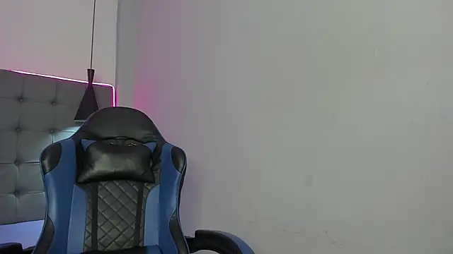 Julian Smith21 online show from February 26, 12:28 pm