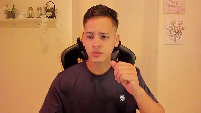 sexy andres01 online show from March 7, 1:20 pm