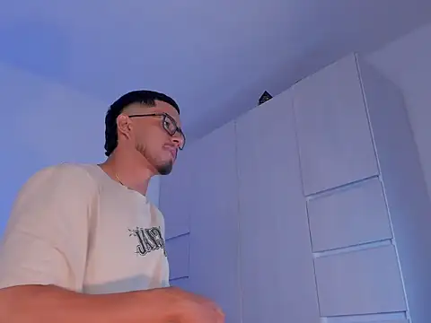 THADEO KING2 online show from March 21, 1:09 am