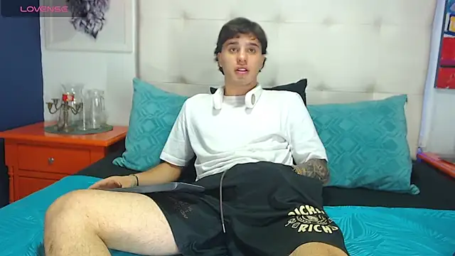 EXCLUSIVE8 online show from March 21, 4:49 am