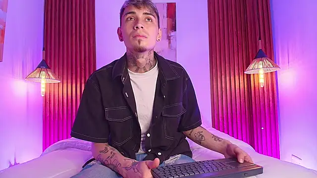 Max Hader  online show from March 12, 3:14 am