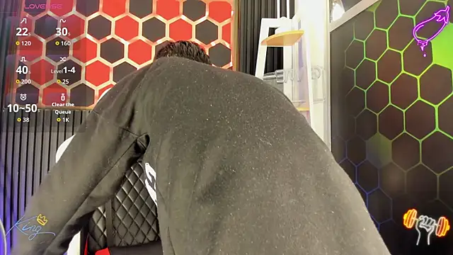 Cristopher Wild online show from April 16, 8:31 pm