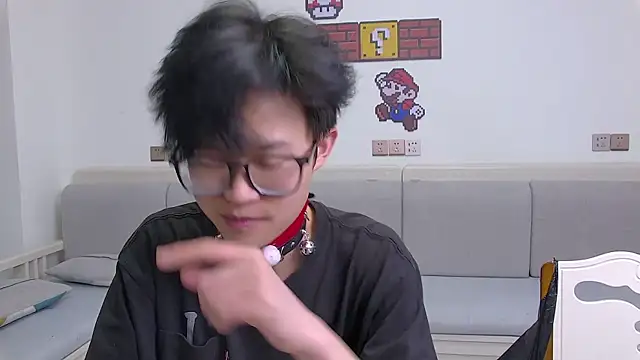 Chili-001 online show from April 13, 11:11 am